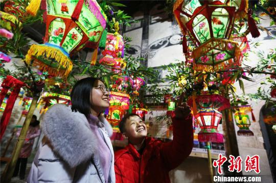 浙江浦江后陽(yáng)竹絲燈會(huì)：戶戶扎燈祈愿豐年